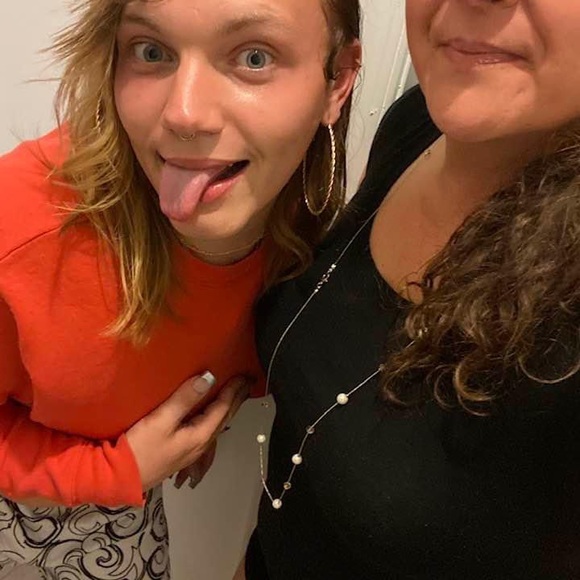 Meet your Posher, Heather - Picture 2 of 3